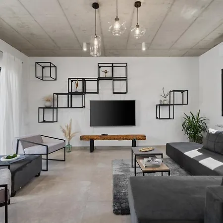Modern M30 With Private Pool, 3 En-suite Bedrooms * Ugljane