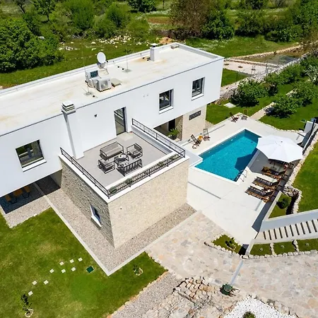 Modern M30 With Private Pool, 3 En-suite Bedrooms Villa *
