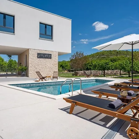 Modern M30 With Private Pool, 3 En-suite Bedrooms Villa