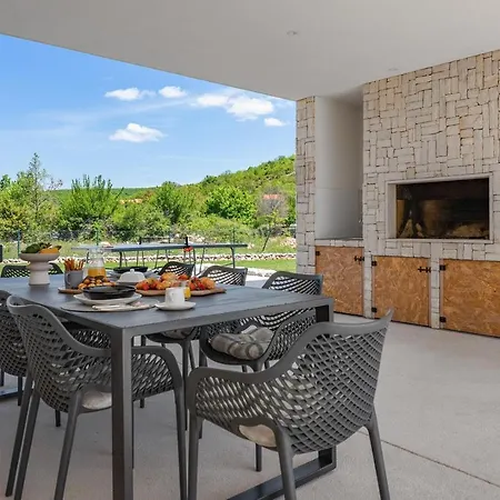 Modern M30 With Private Pool, 3 En-suite Bedrooms * Ugljane