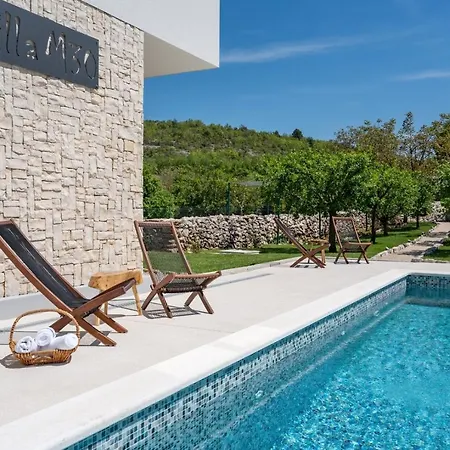 Modern M30 With Private Pool, 3 En-suite Bedrooms Villa *