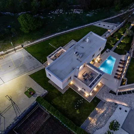 Modern M30 With Private Pool, 3 En-suite Bedrooms Ugljane