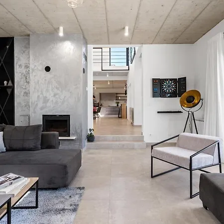 Modern M30 With Private Pool, 3 En-suite Bedrooms