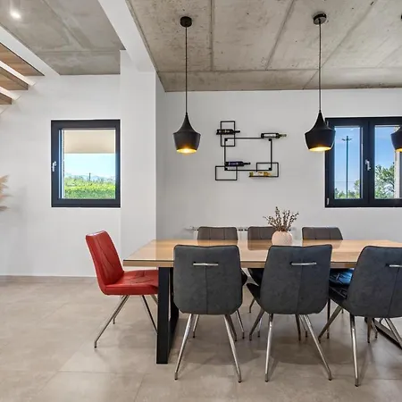 Modern M30 With Private Pool, 3 En-suite Bedrooms Villa *