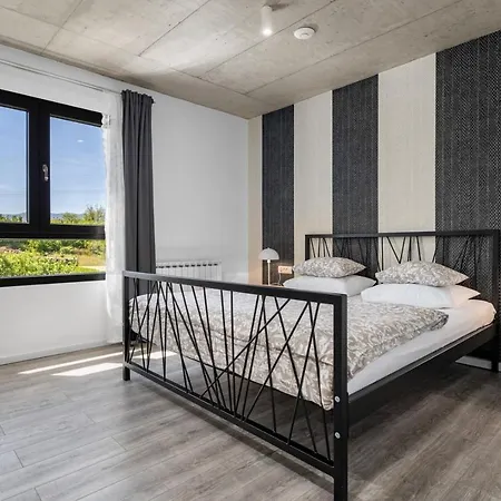 Modern M30 With Private Pool, 3 En-suite Bedrooms Ugljane