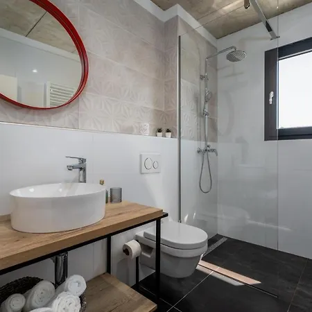 Modern M30 With Private Pool, 3 En-suite Bedrooms Ugljane
