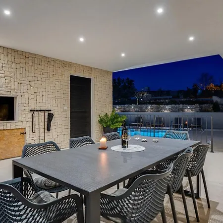 Modern M30 With Private Pool, 3 En-suite Bedrooms Villa *